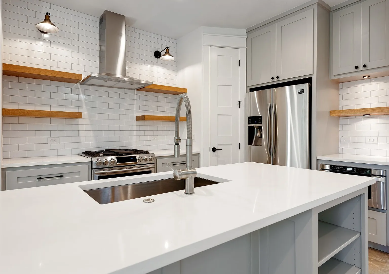 Ut Pre-Lease: New Construction: Luxury 4 Bed / 3 Bath Home In West Campus — Photo 2