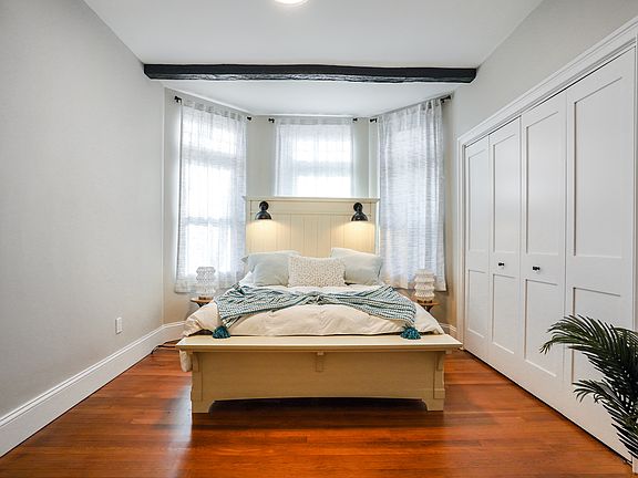 4th image of 179 Babcock St #3