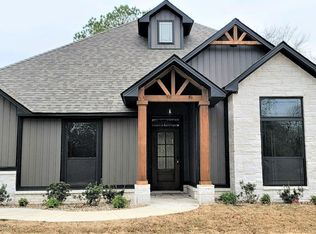 623 Bell Rd, Greenwood, AR 72936