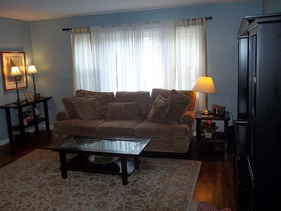 5th image of 377 Pine Pl
