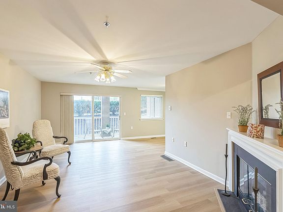 3rd image of 404 Paoli Pointe Dr