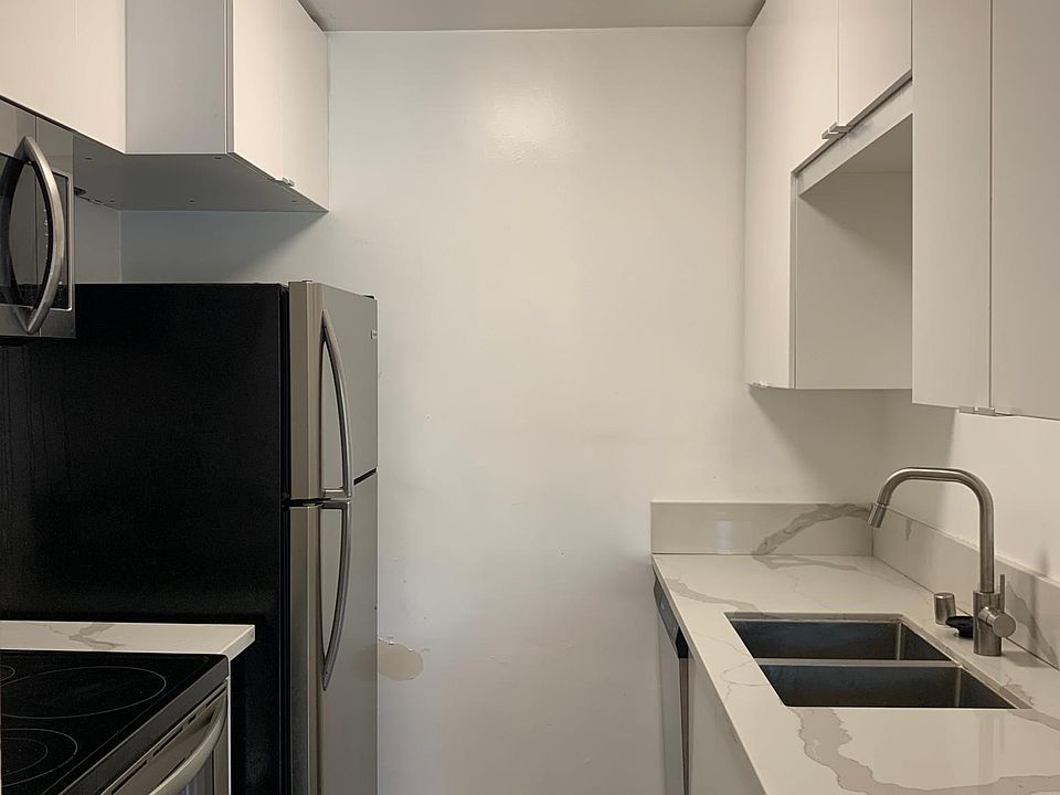 1st image of 1476 S Shenandoah St #200