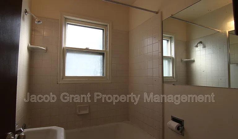 1517 Beverly Rd — Photo 5