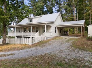 423 Eastside Rd, Burns, TN 37029
