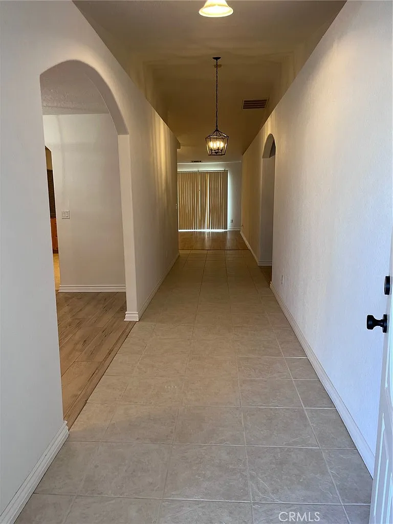 4 bed, 2226 sqft, $2,500 — Photo 3
