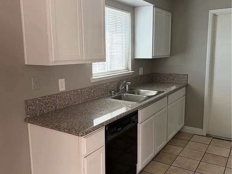 4732 Chantilly Ave — Photo 10