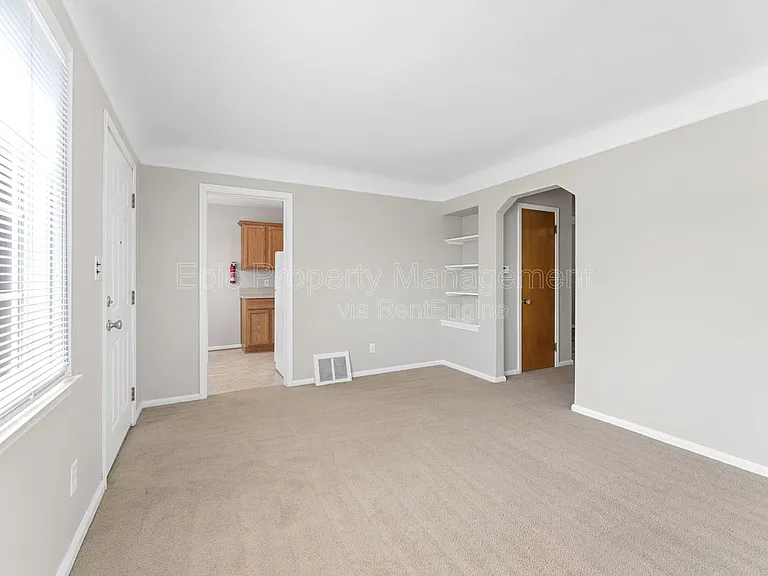 1778 Warwick Ave — Photo 6