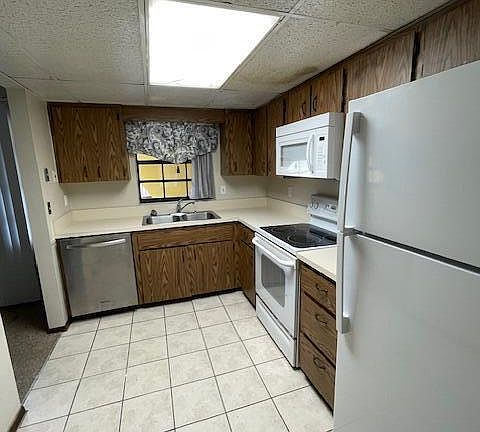5th image of 216 Glenview Blvd APT 201