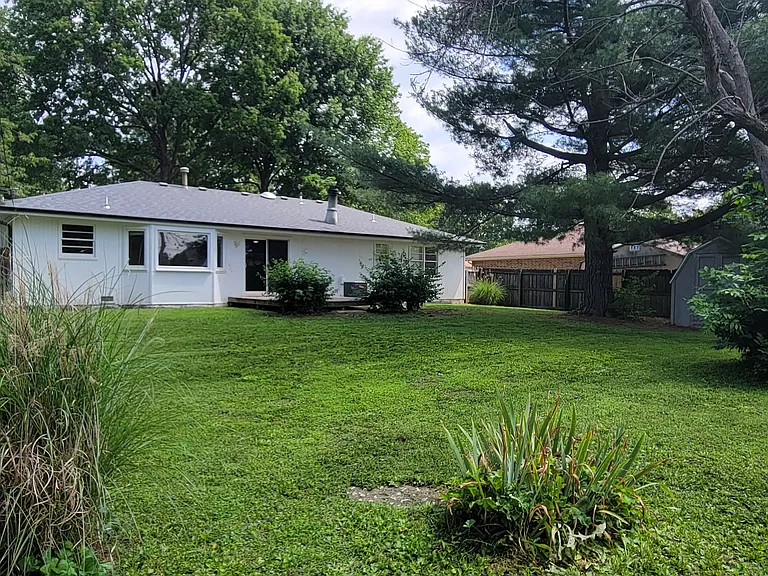2804 E Linwood St — Photo 23