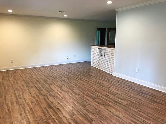 2nd image of 2648 Magnolia Ln