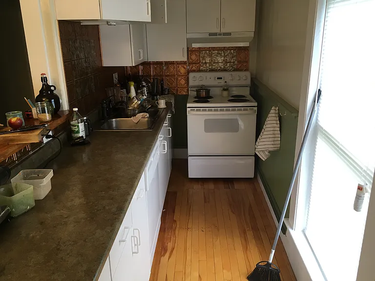 Electric stove.