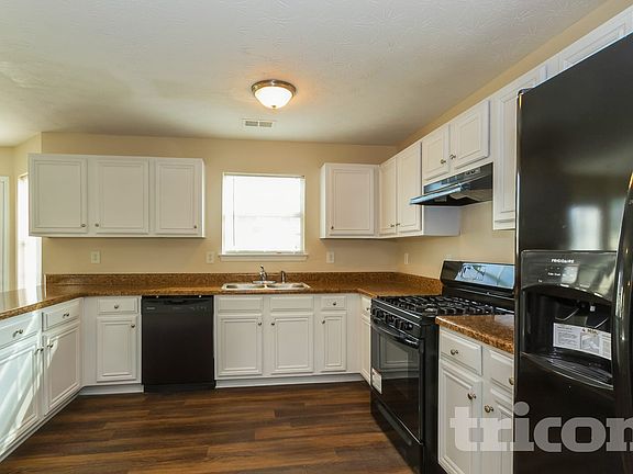 4th image of 85 Adelaide Dr