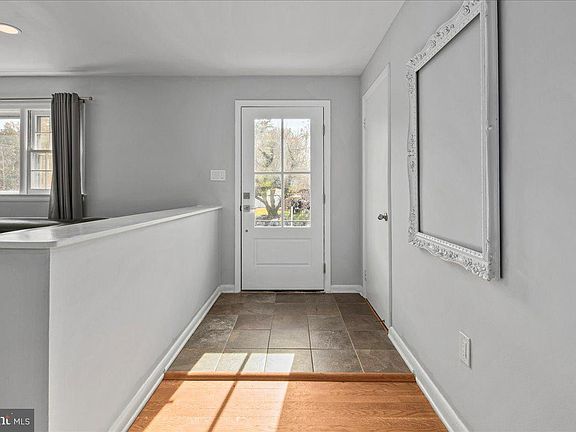 4th image of 4504 Neptune Dr