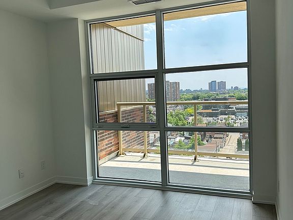 4th image of 1787 Saint Clair Ave W #1101
