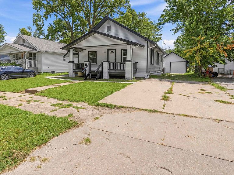 Listing photo 3
