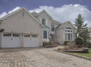 21 Beechwood Ln, East Hanover, NJ 07936
