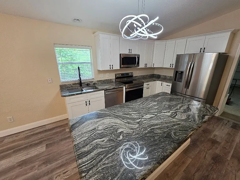 808 Valencia Ave — Photo 4