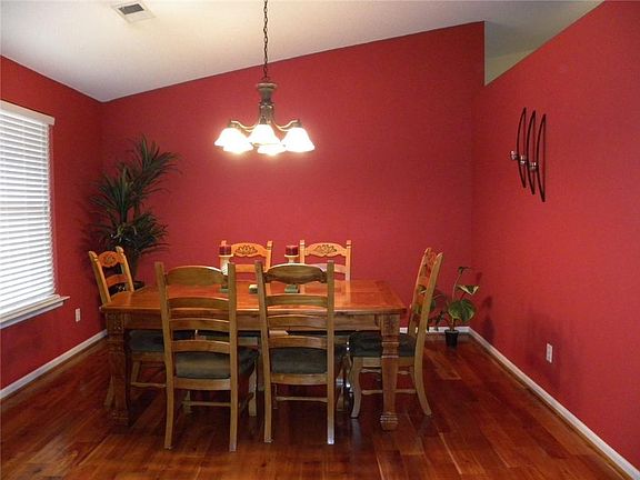 4th image of 612 Hunters Ln