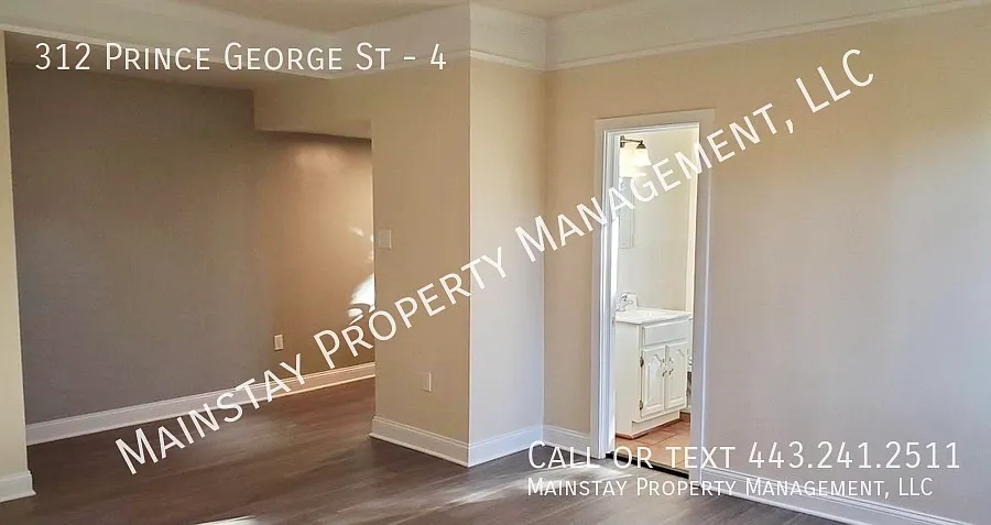 1 Bed Apartment in Charming Historic Building - All Utilities Included! — Photo 3