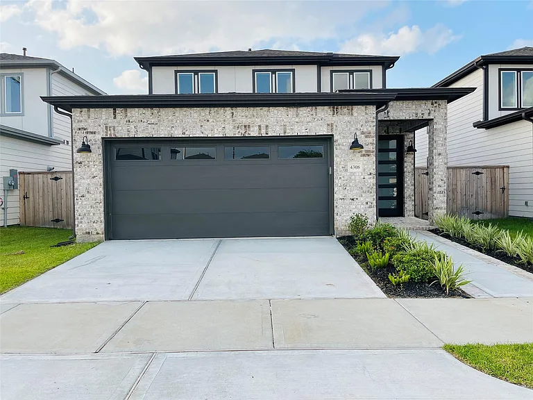 4308 Avron Dr — Photo 2