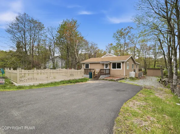 9851 Deerwood Dr, Tobyhanna, PA 18466