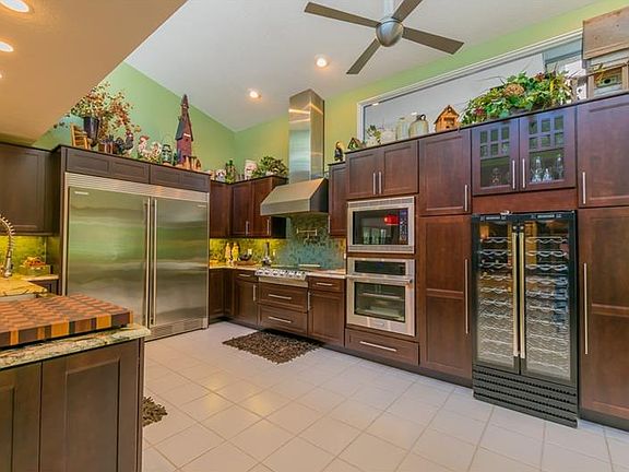 4th image of 45 Country Club Ln