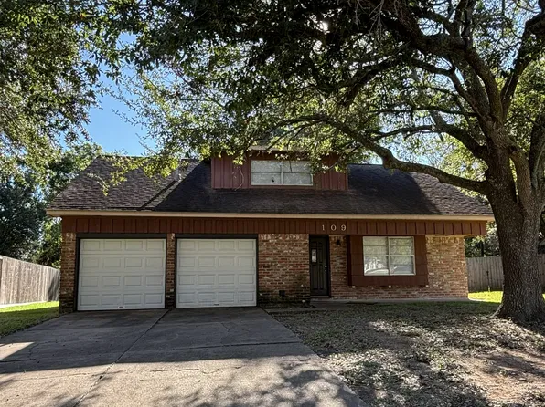 109 Cannon St, Clute, TX 77531
