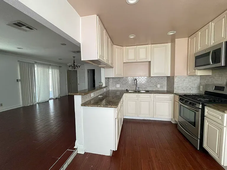 11919 Cheshire St — Photo 5