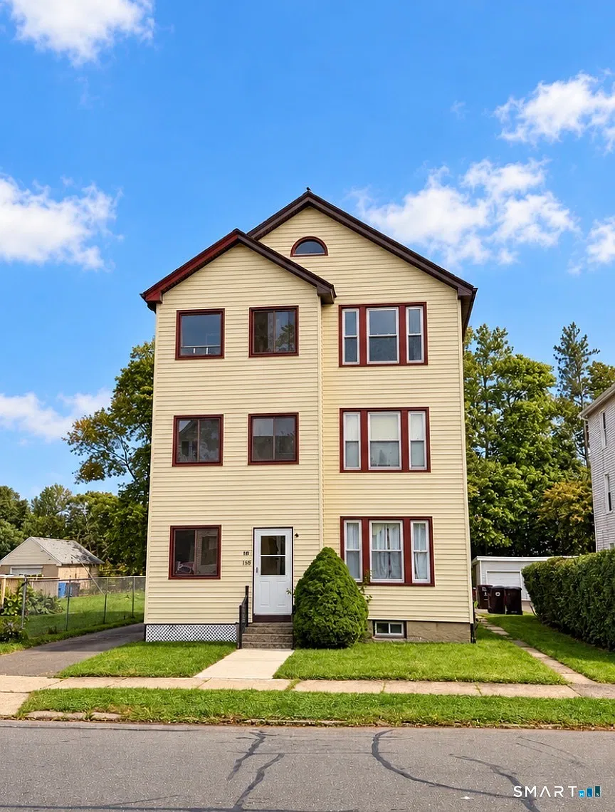 3 bed, 1.0 bath, 1142 sqft, $1,700 — Photo 1