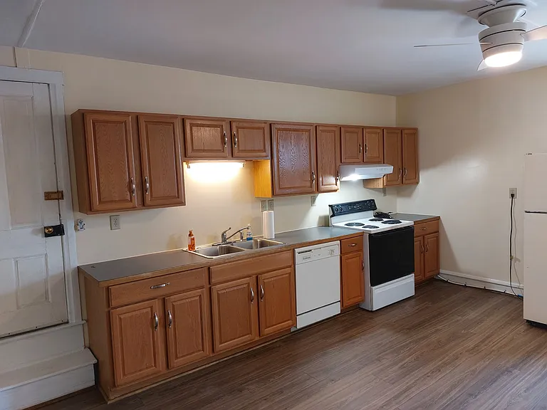209 Lincoln Way E — Photo 10