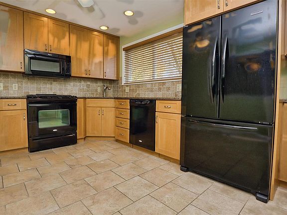 2nd image of 2030 Loveland Dr