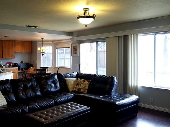4th image of 8163 Derbyshire Cir