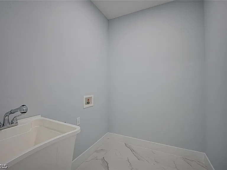 872 Spaulding St E — Photo 25