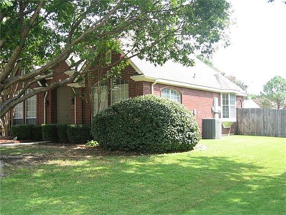 3rd image of 3112 Almond Dr