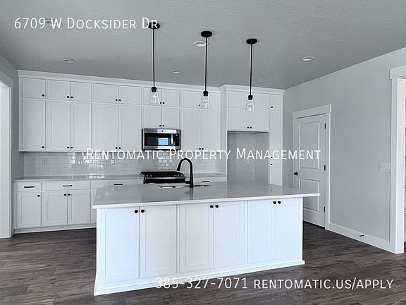 3rd image of 6709 Docksider Dr