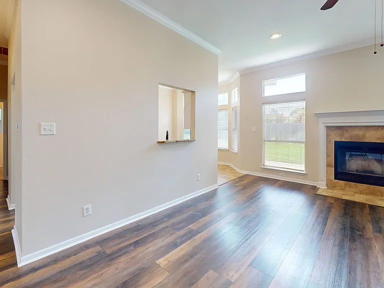 1021 Westend Dr — Photo 5