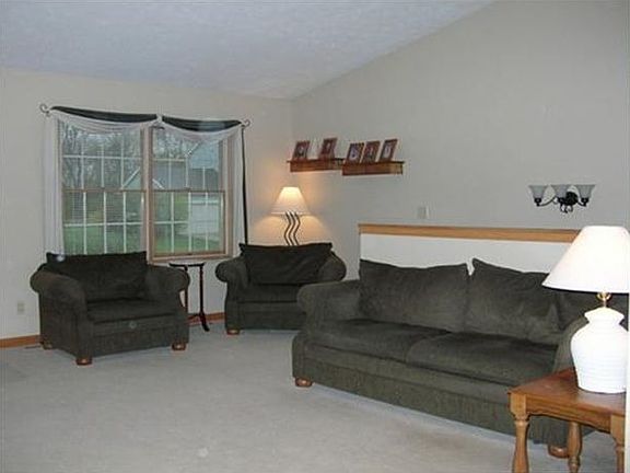 SPACIOUS GREAT ROOM WITH CATHEDRAL CEILING