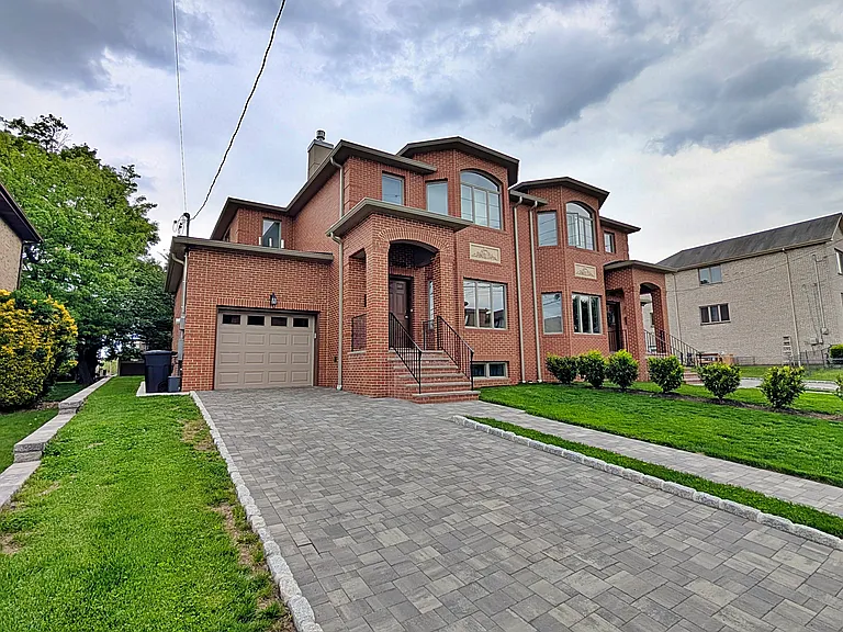 2408 Hammett Ave — Photo 1