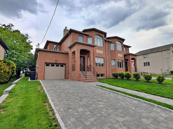 2408 Hammett Ave, Fort Lee, NJ 07024