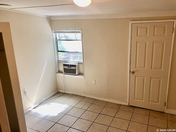 3rd image of 1623 SE 3rd Ave