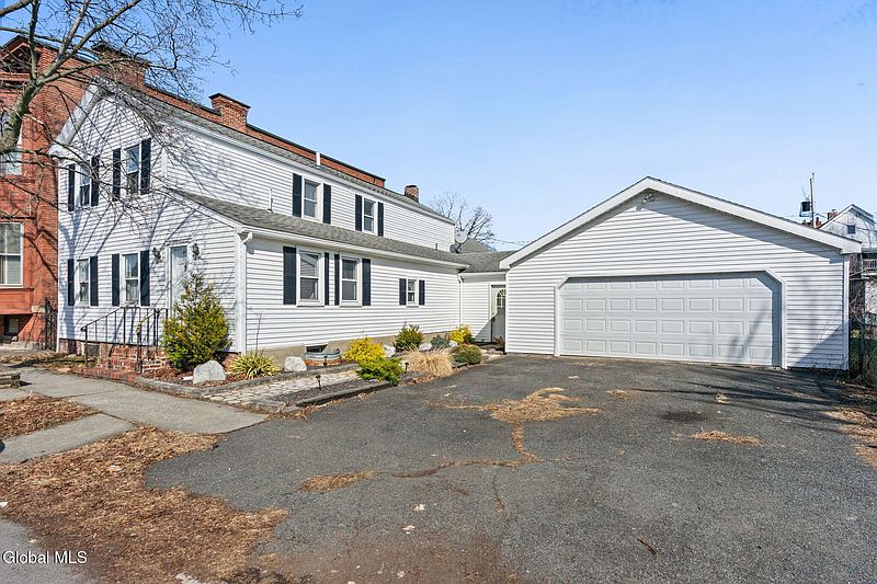 2nd image of 1552 3rd Avenue