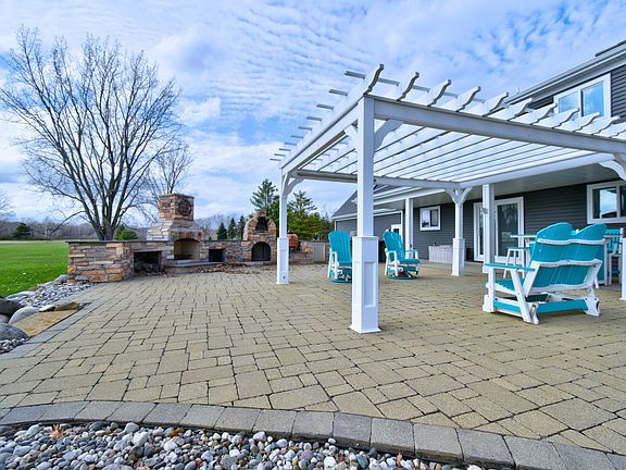 5th image of 1291 S Queensway Dr