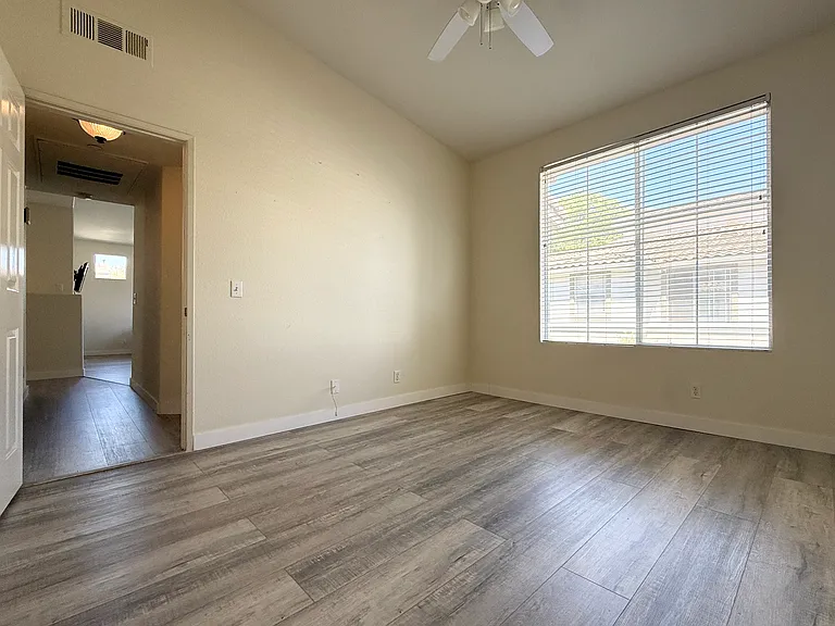 801 Maplewood — Photo 15