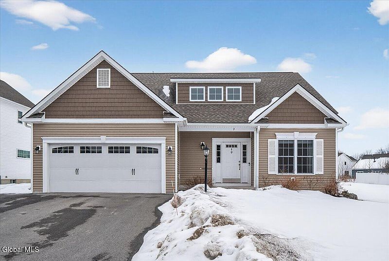 3rd image of 9 Lakepointe Way