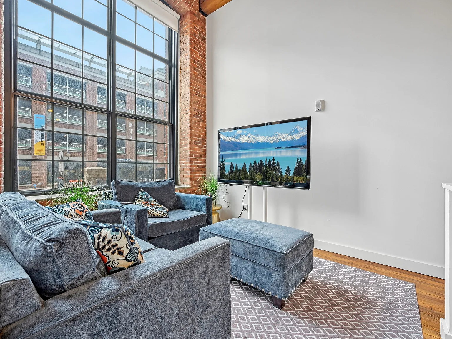 Riverwalk Apartments — Photo 3