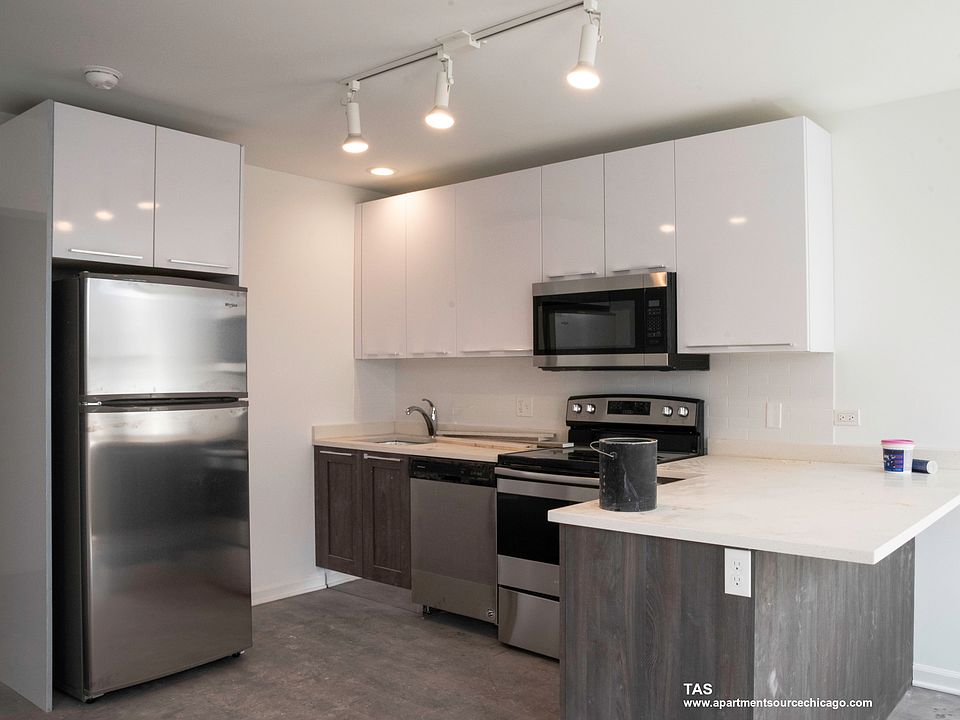 1st image of 940 W Winona St APT 302