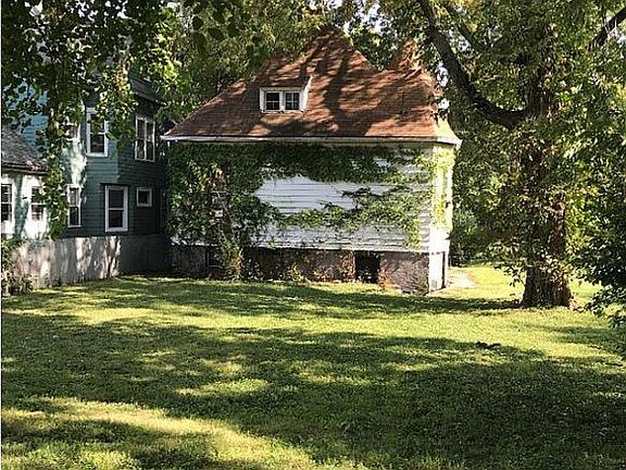 5th image of 1513 NE Perry Ave