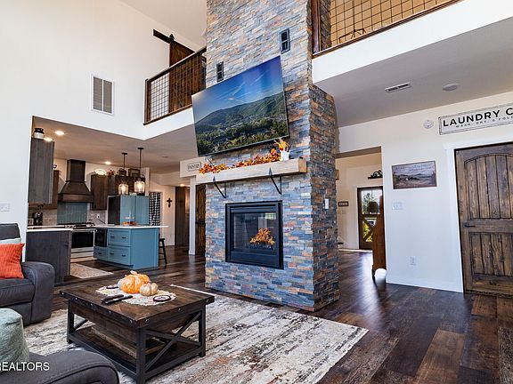 5th image of 1010 Keener Rd