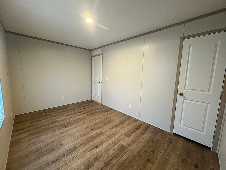 436 Selkirk Dr — Photo 11