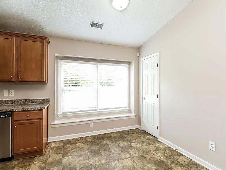 3557 Heather Ln — Photo 6